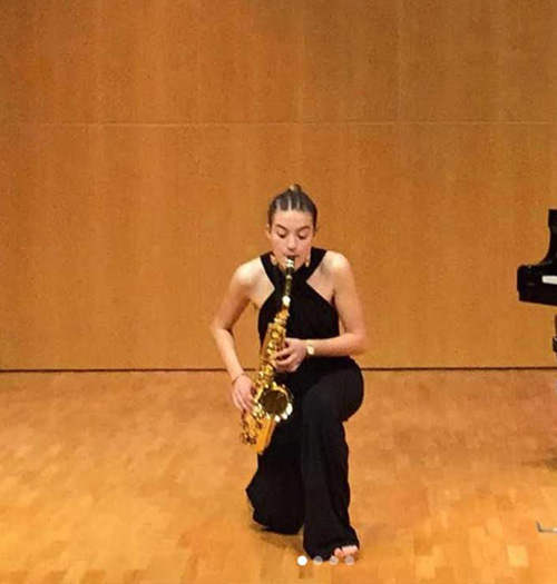 Estel Vivó Estel Vivó tocando el saxofón